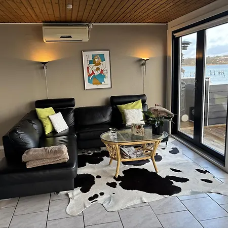 Feriebolig Smukt Beliggende I Vandkanten Feriehus *