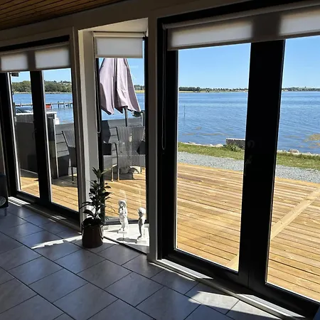 Feriebolig Smukt Beliggende I Vandkanten Holiday home *